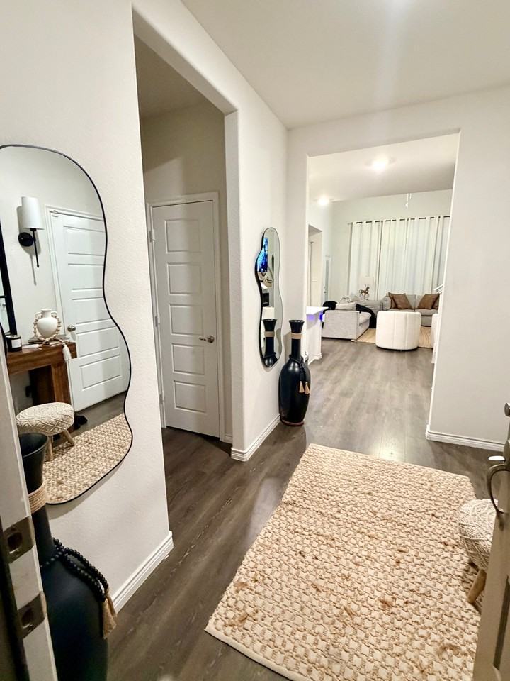 901 Goldenrod Ln - Photo 6 of 46