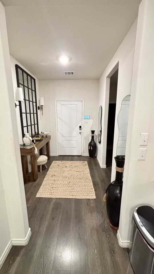 901 Goldenrod Ln - Photo 7 of 46