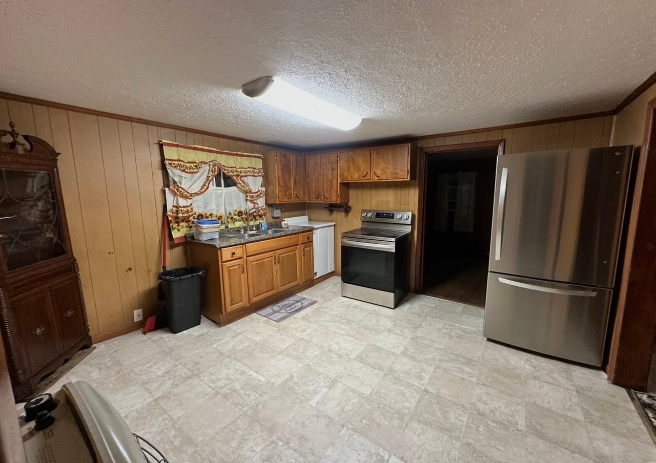 2327 Sulphur Hollow Rd - Photo 3 of 8
