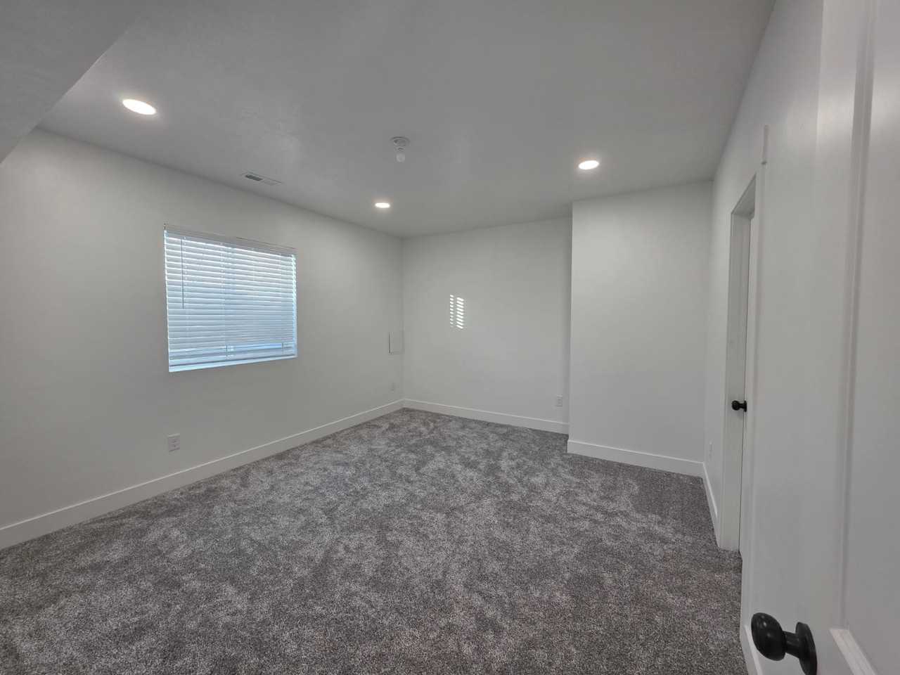 13554 S Watts Ln - Photo 3 of 15