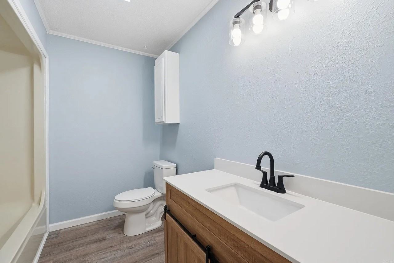 1410 Magee Dr - Photo 5 of 12
