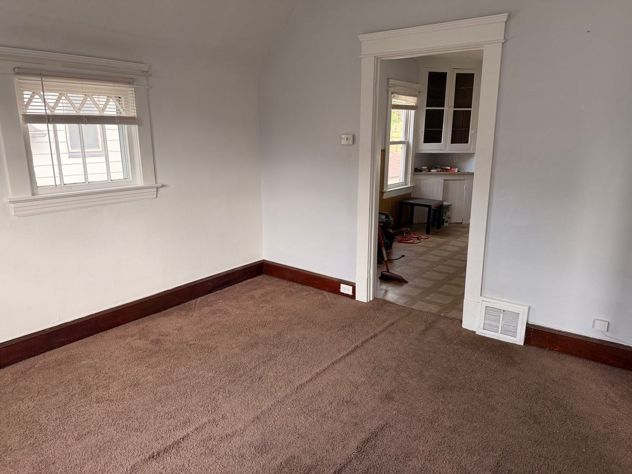 4422 Bridgeview Ave - Photo 4 of 8