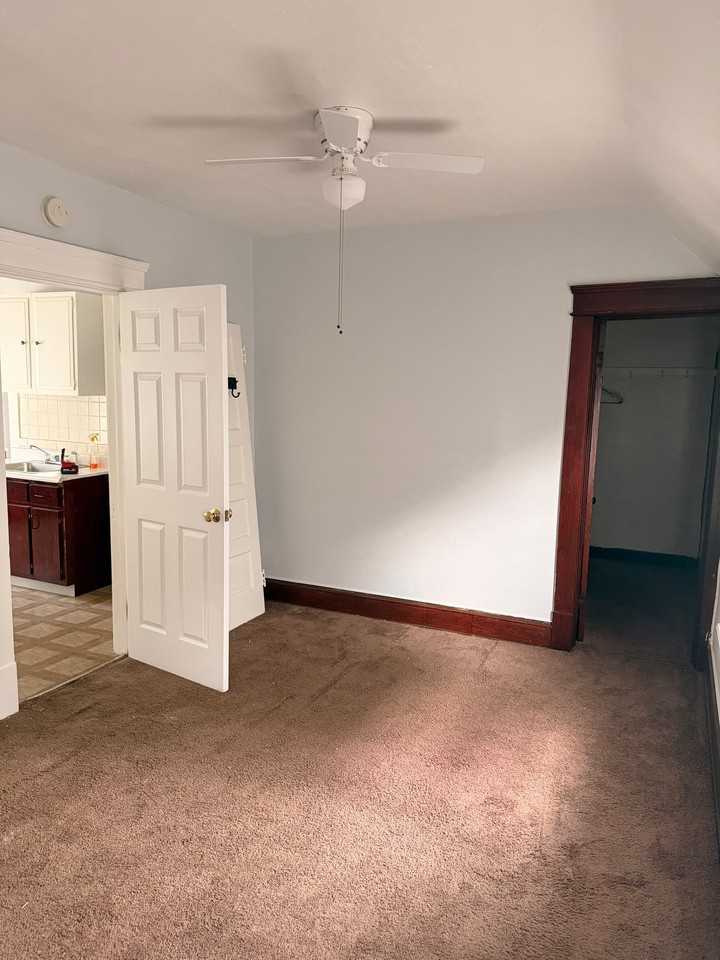 4422 Bridgeview Ave - Photo 6 of 8