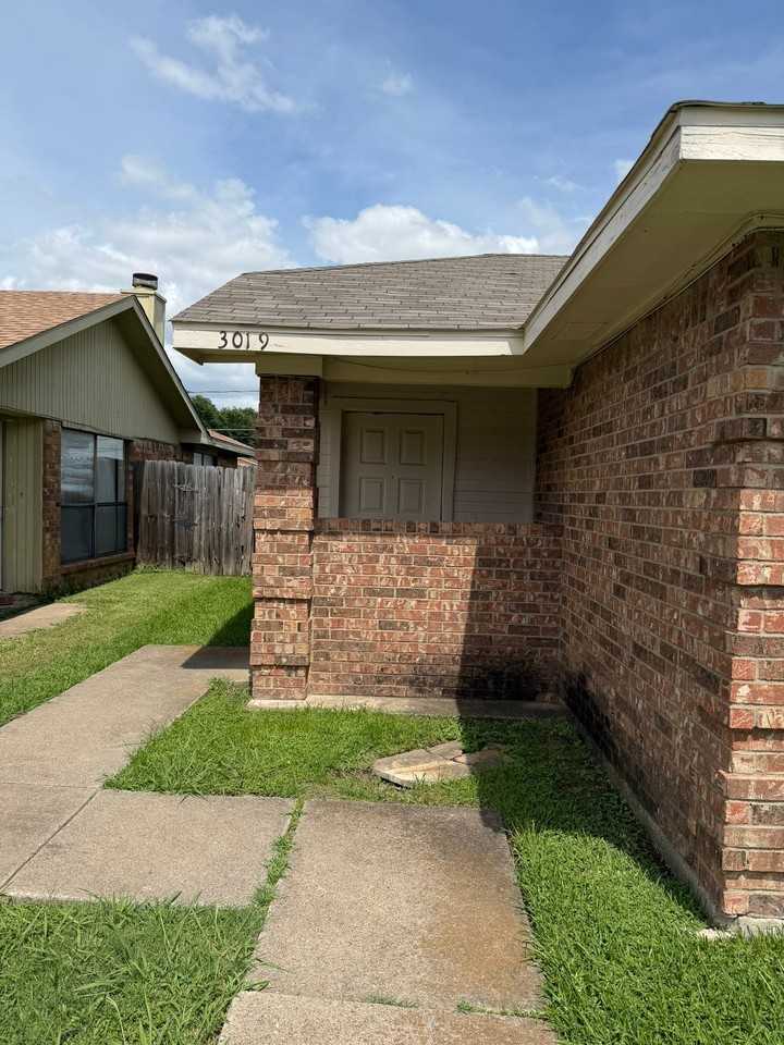 3019 Oak Ridge Pl - Photo 2 of 22