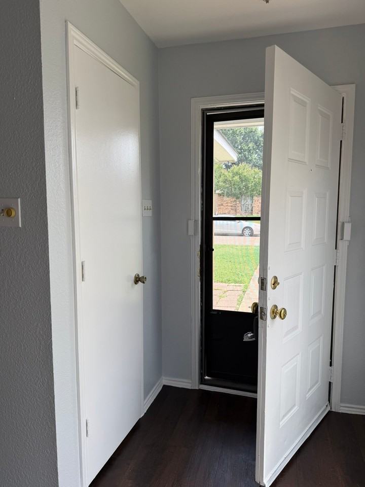 304 Gregory Ln - Photo 3 of 13