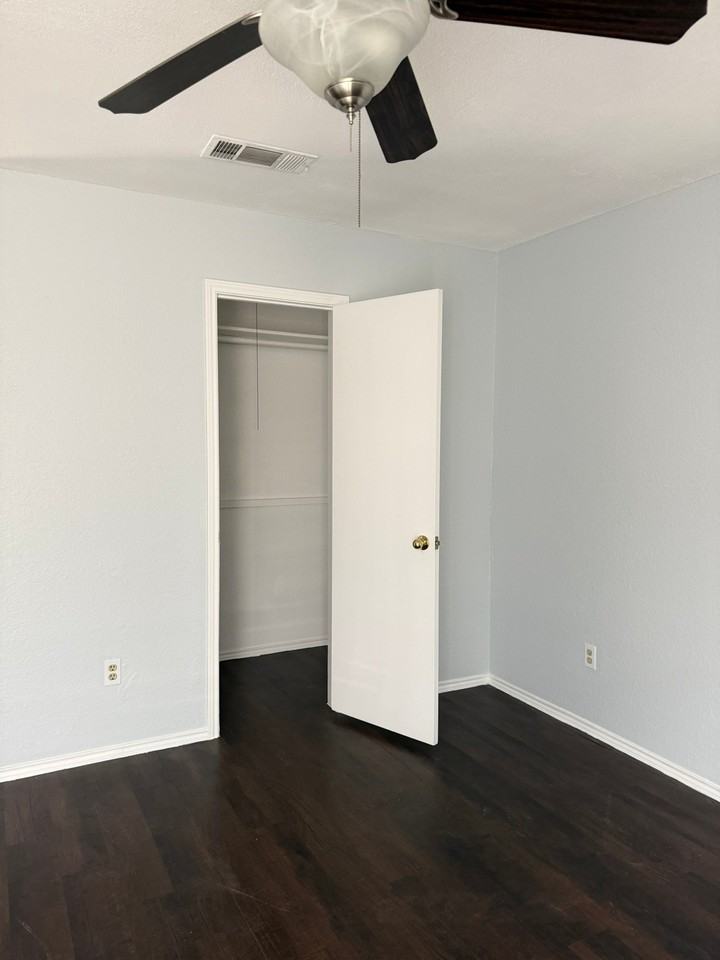 304 Gregory Ln - Photo 6 of 13