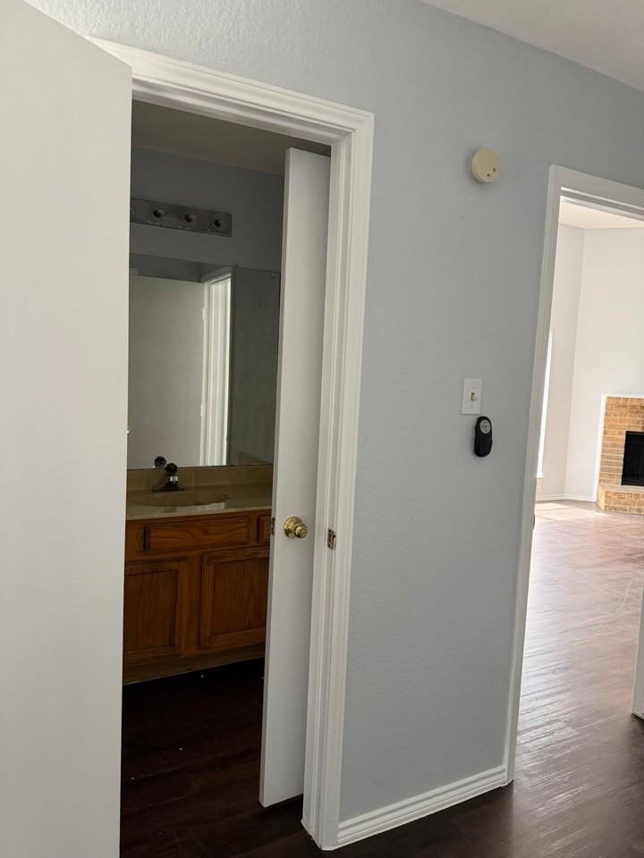 304 Gregory Ln - Photo 7 of 13