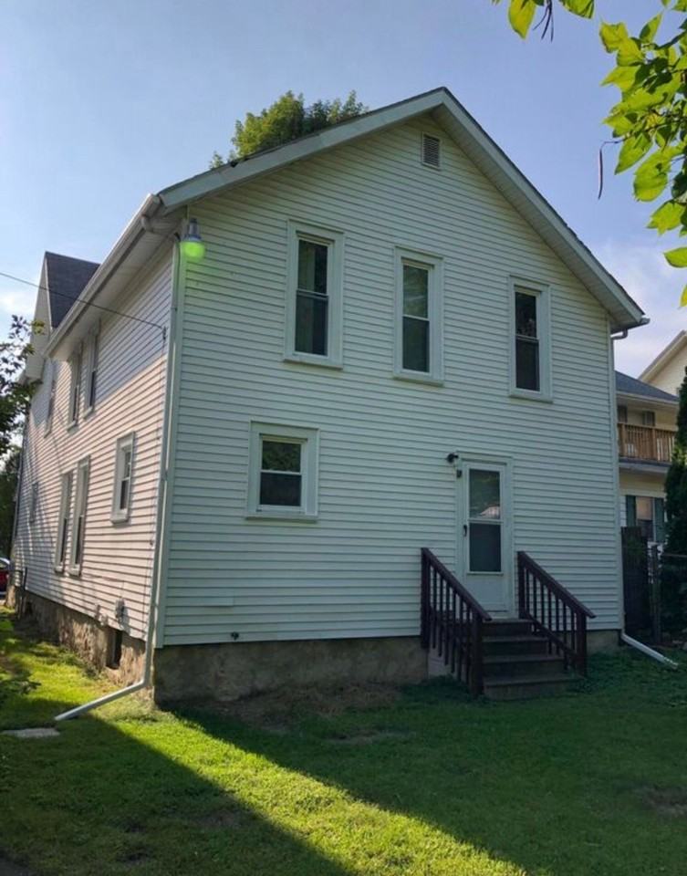 611 S Jackson St #2 - Photo 2 of 15