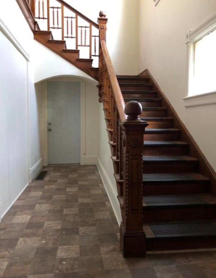 611 S Jackson St #2 - Photo 3 of 15