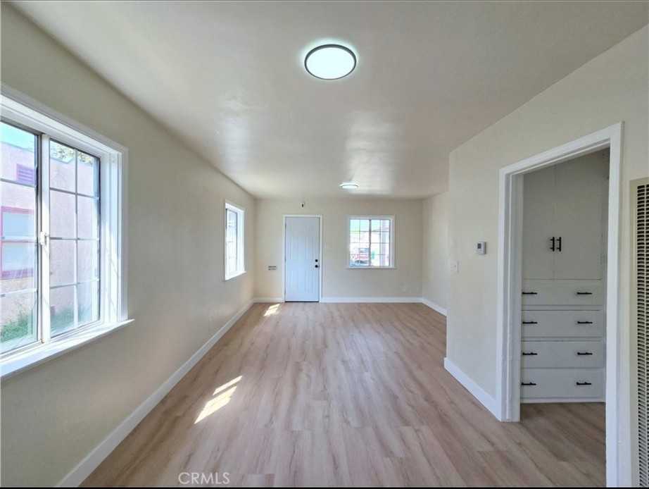 5552 Lewis Ave #M - Photo 4 of 15