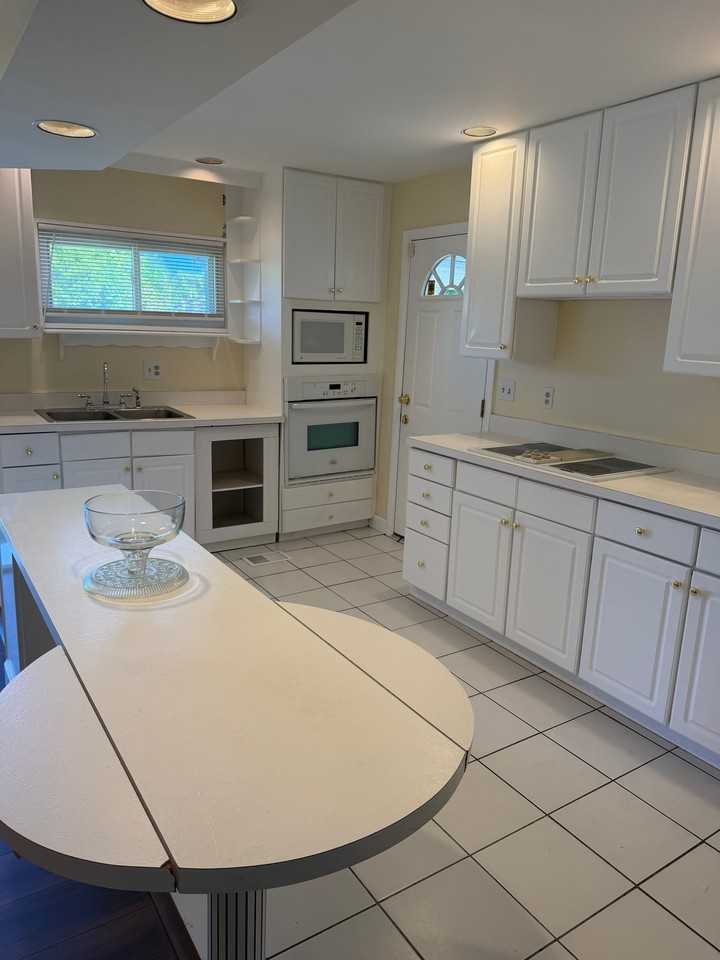 1275 Madeleine Cir - Photo 2 of 9