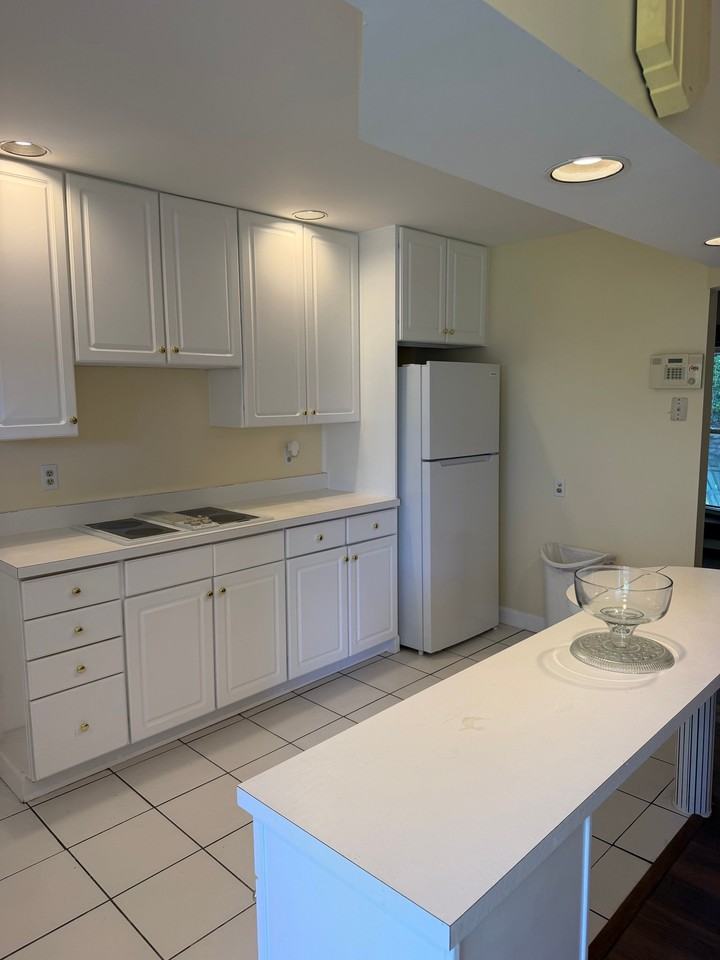 1275 Madeleine Cir - Photo 3 of 9