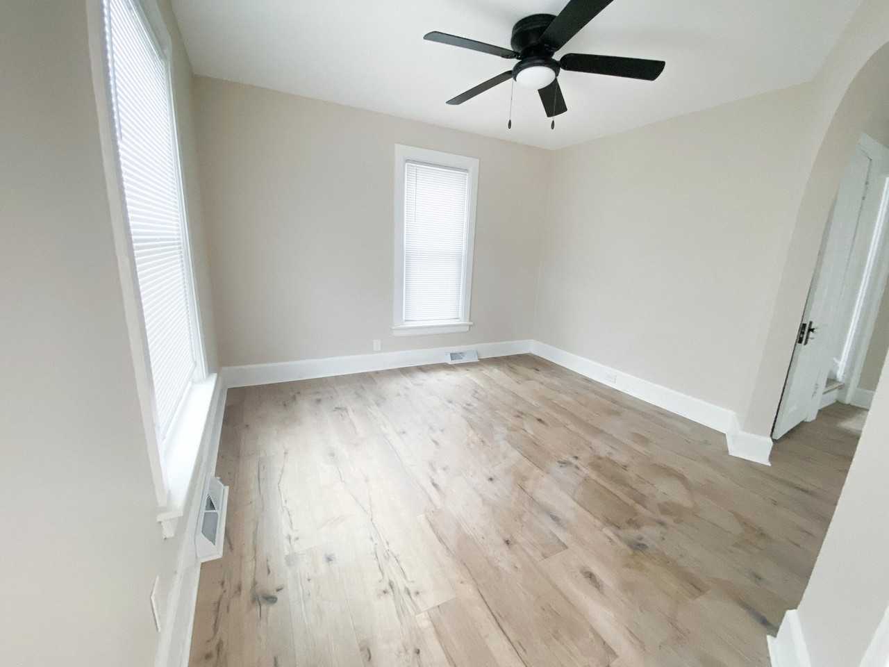 1616 Morton Ave - Photo 4 of 11