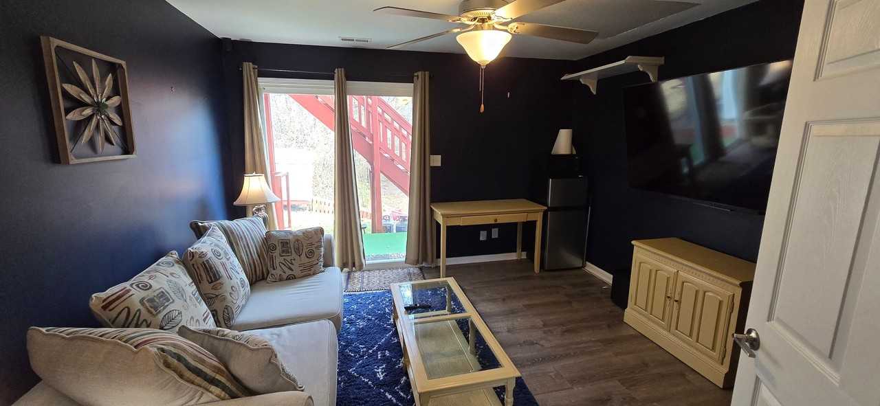 1610 Oak Knoll Ln #B - Photo 6 of 9