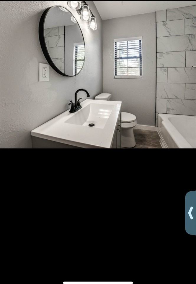 1209 Ne 42nd St - Photo 3 of 14