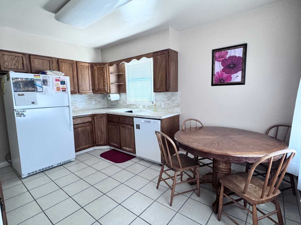 1237 Cross St - Photo 4 of 18