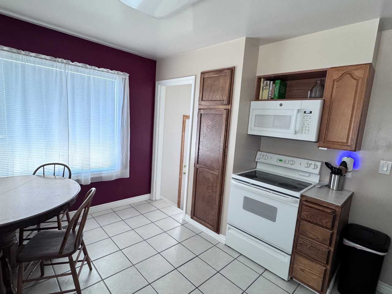 1237 Cross St - Photo 5 of 18