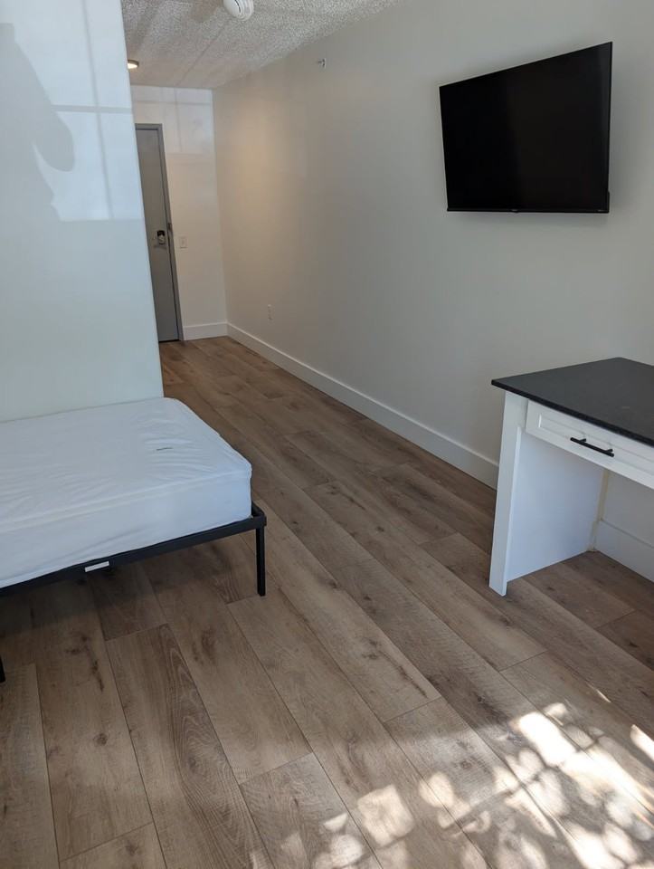 3195 S Lincoln St #1 - Photo 4 of 18