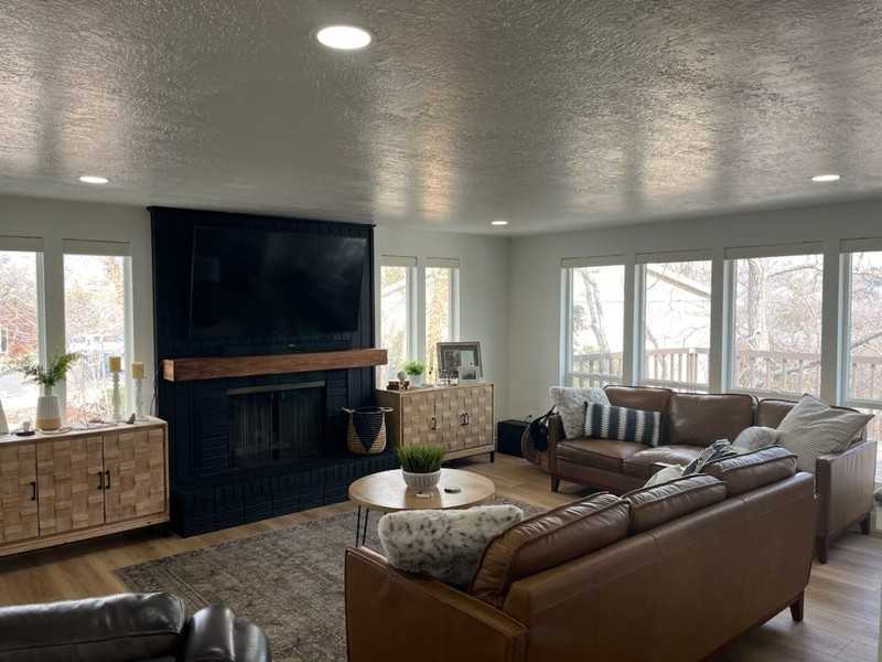 5720 Oakwood Dr - Photo 3 of 20