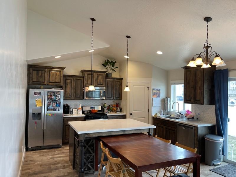 554 E Old Mill Dr - Photo 2 of 24