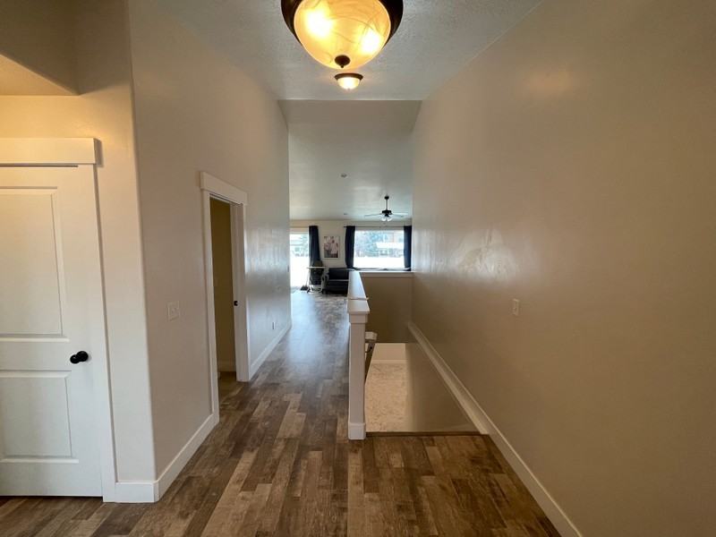 554 E Old Mill Dr - Photo 3 of 24