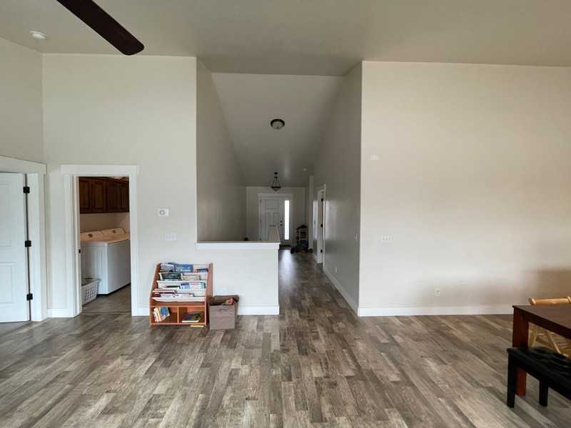 554 E Old Mill Dr - Photo 4 of 24