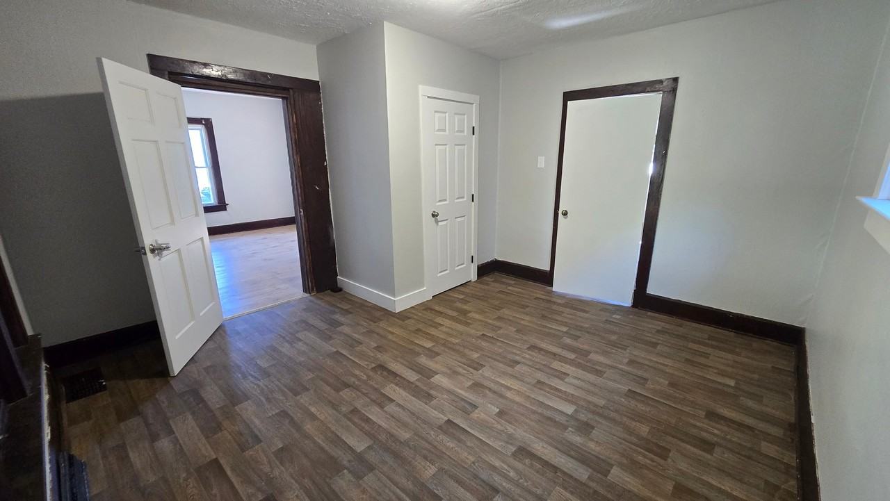 537 Woodville Rd - Photo 5 of 17
