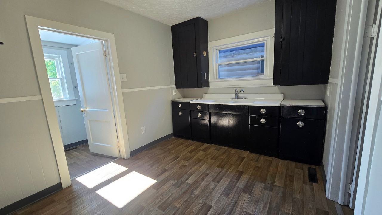 537 Woodville Rd - Photo 6 of 17
