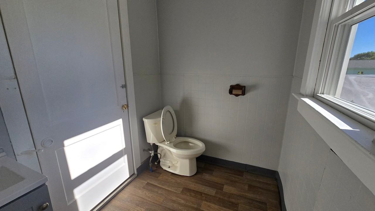 537 Woodville Rd - Photo 7 of 17