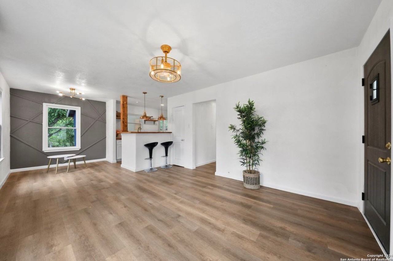 127 Burke Ave - Photo 3 of 13