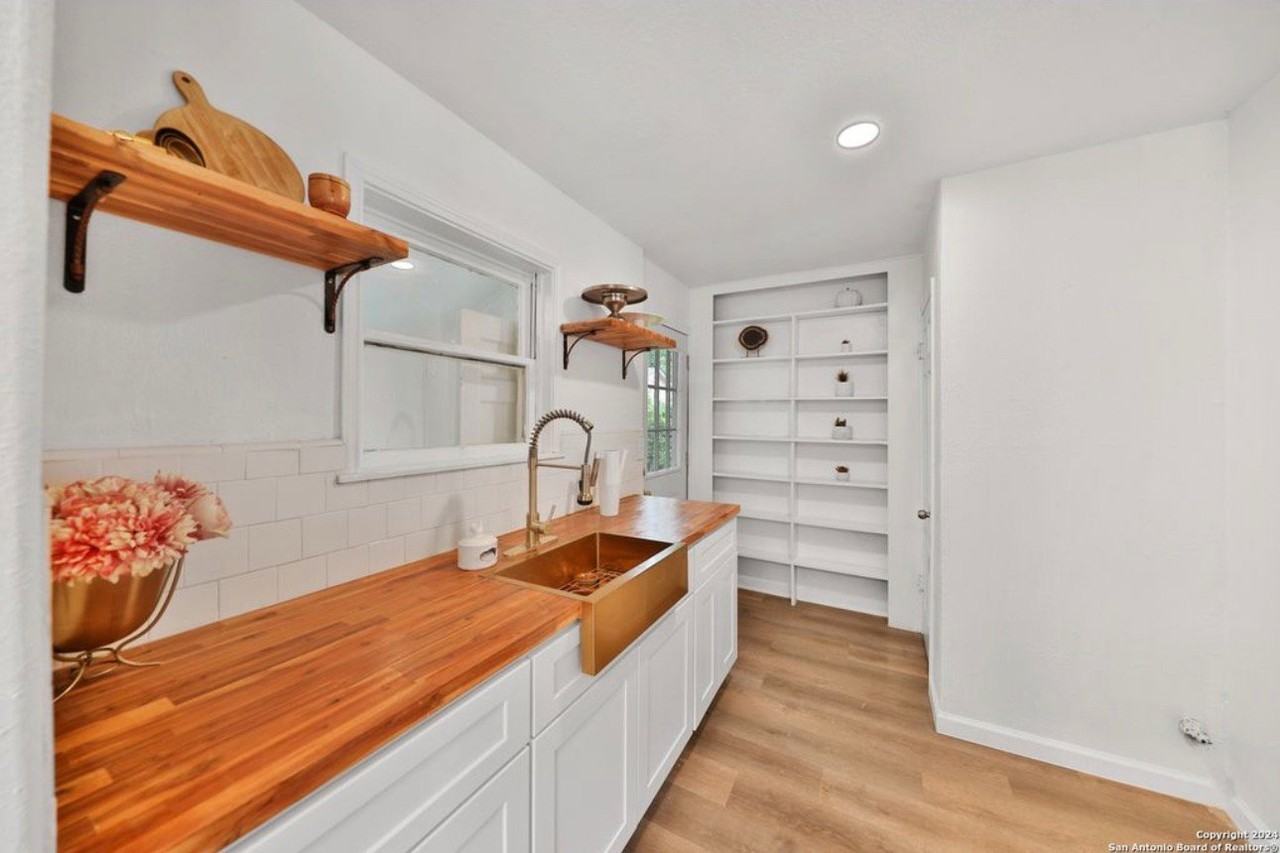 127 Burke Ave - Photo 6 of 13