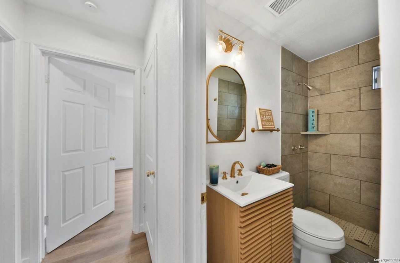127 Burke Ave - Photo 7 of 13