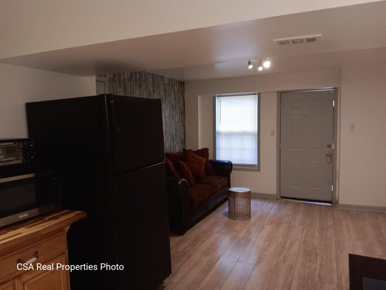 1606 Bussell Pl #B - Photo 3 of 9