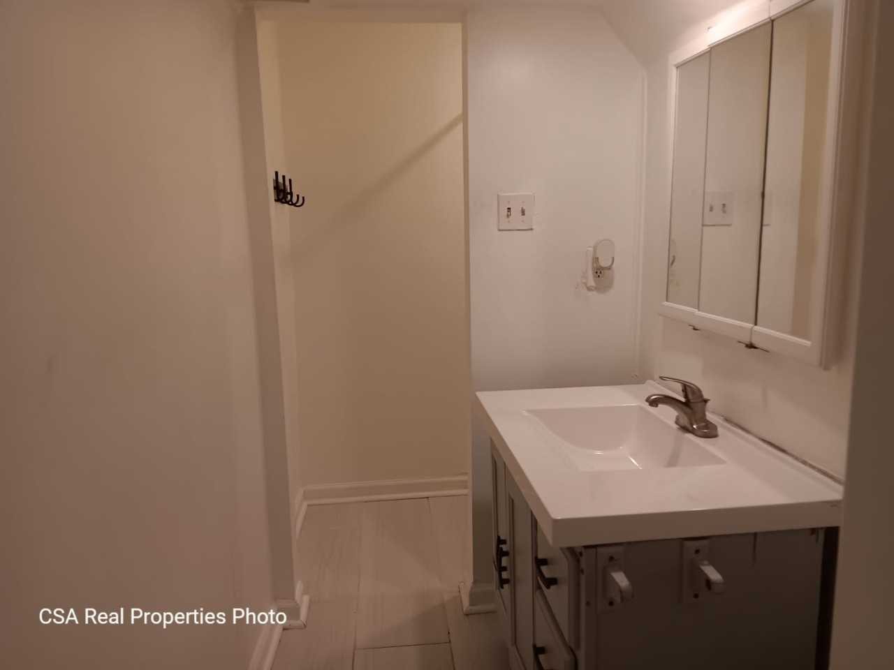 1606 Bussell Pl #B - Photo 4 of 9