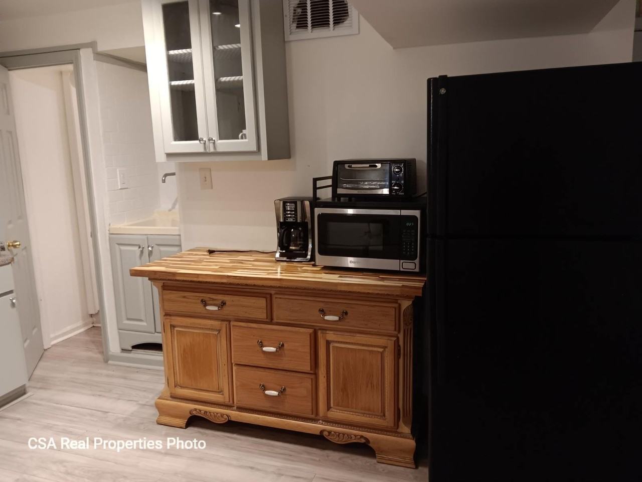 1606 Bussell Pl #B - Photo 5 of 9