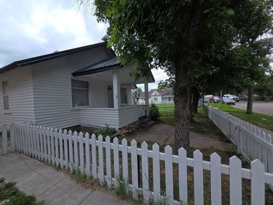 1035 2nd St - Photo 2 of 14