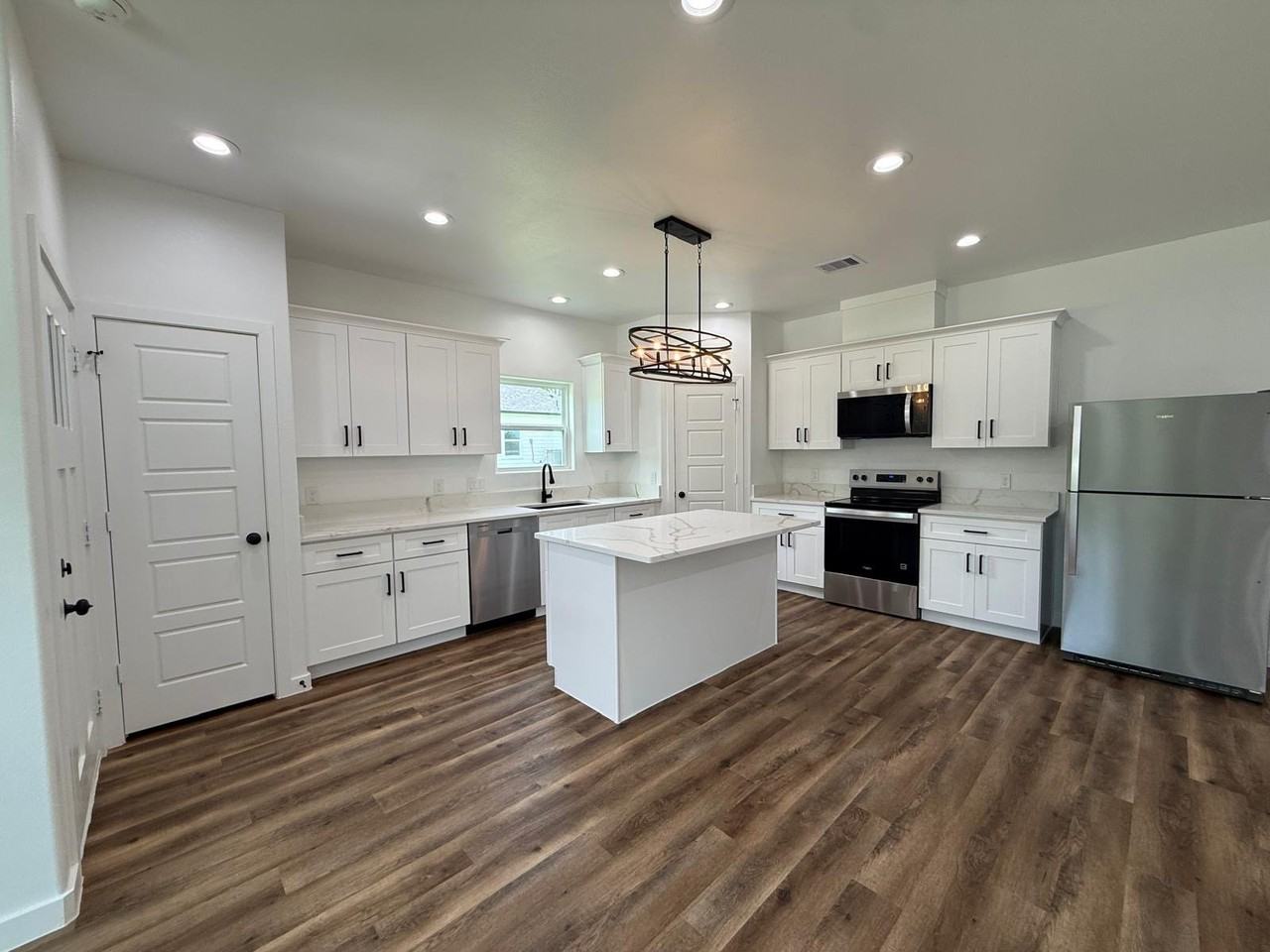 104 Runnels St #B - Photo 3 of 13