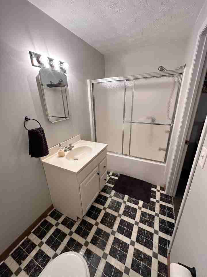 565 S 43rd St - Photo 3 of 15