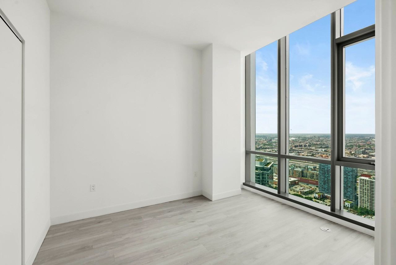 802 S Michigan Ave - Photo 5 of 16