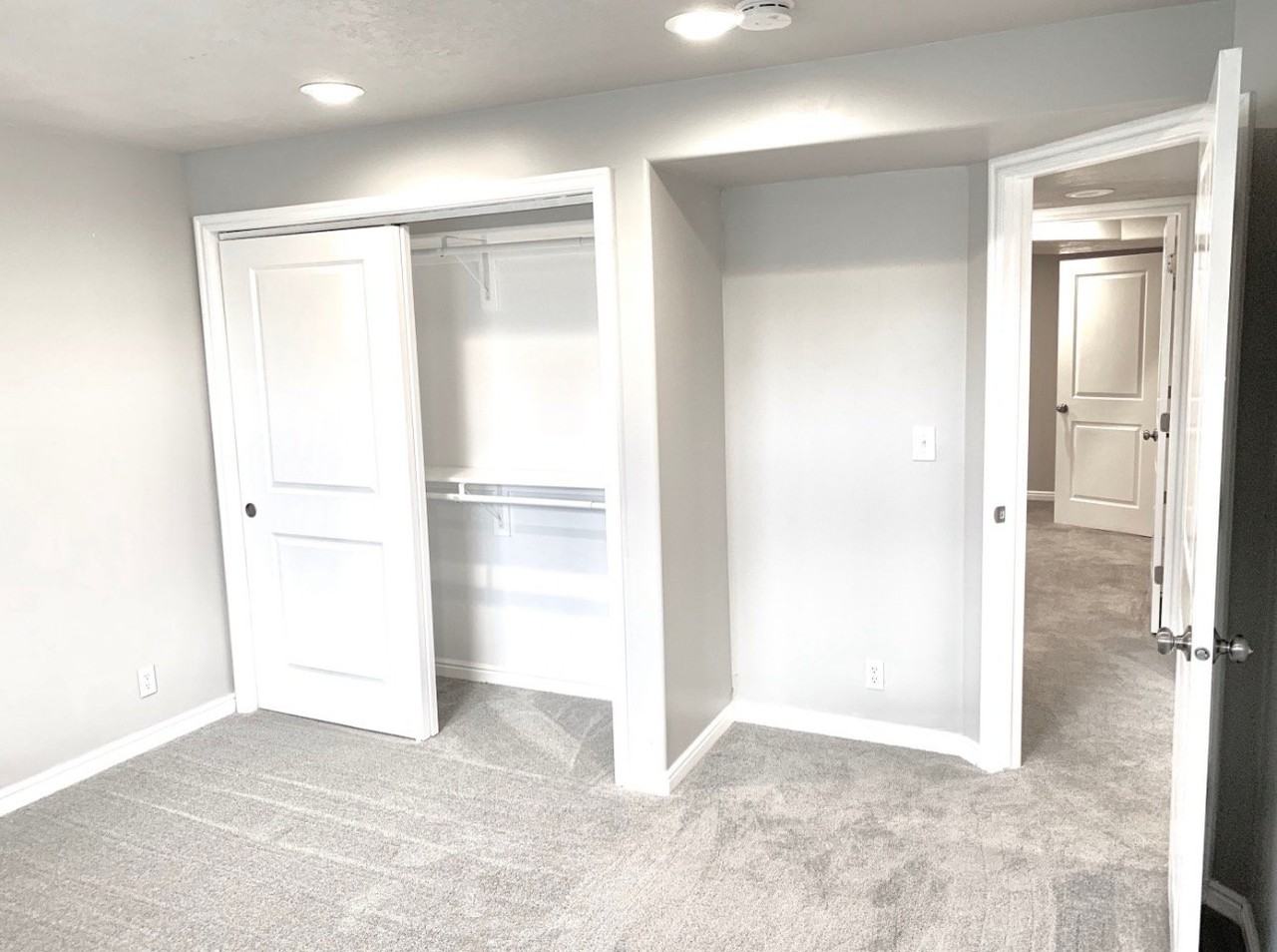 11400 Gateway Prkwy - Photo 3 of 11
