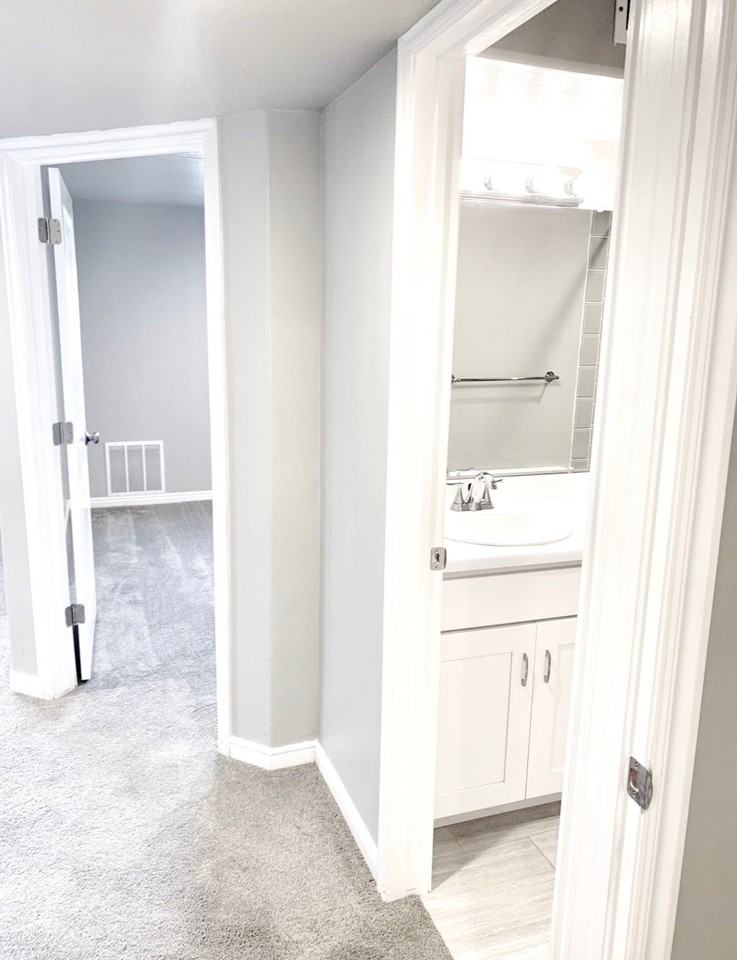 11400 Gateway Prkwy - Photo 4 of 11
