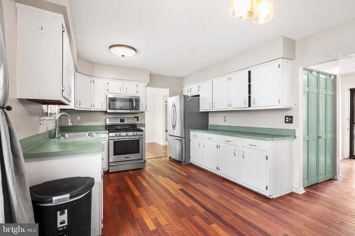 6 Tiffany Pl #9650 - Photo 3 of 19