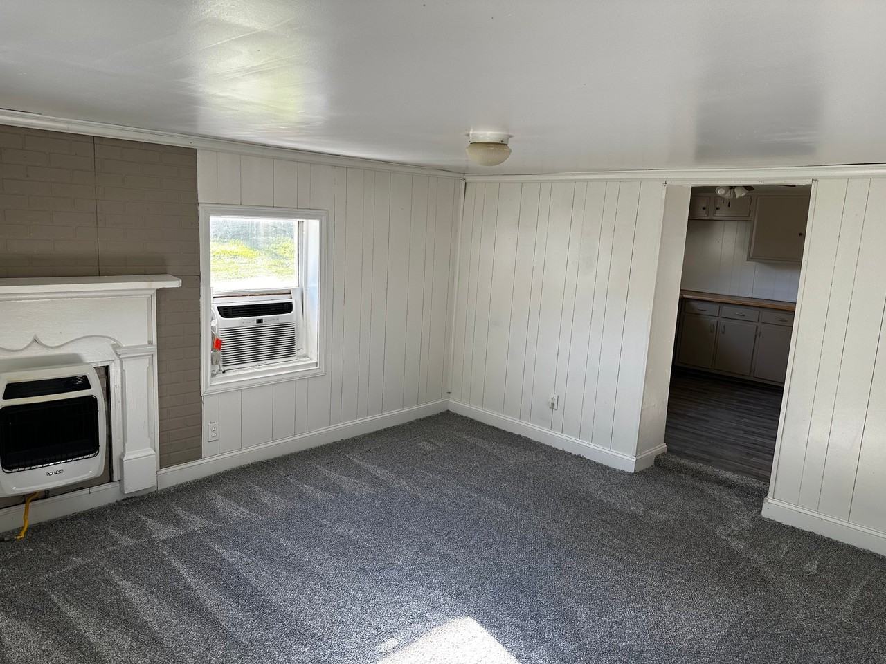 983 Laura Mae Dr - Photo 2 of 13