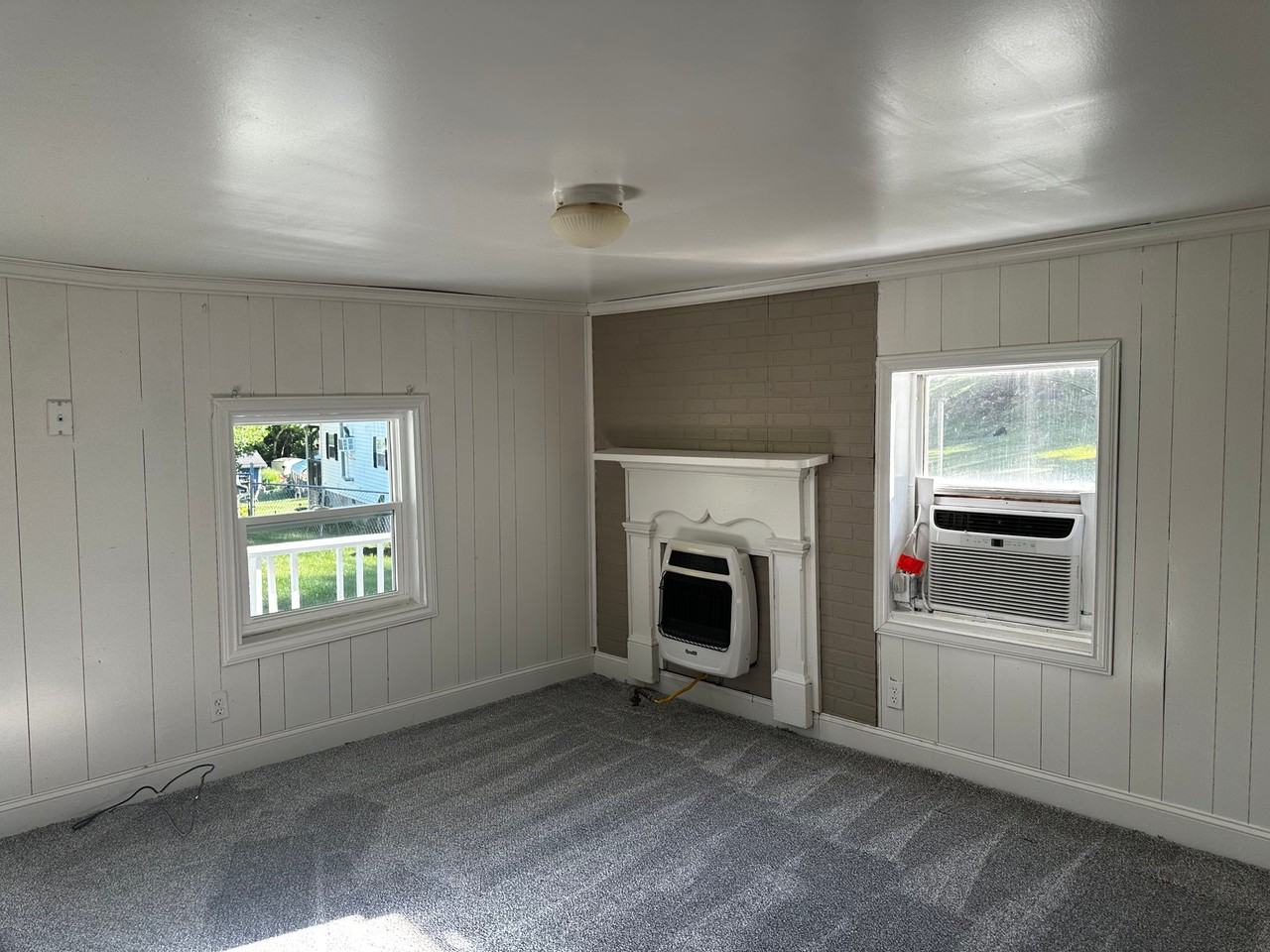 983 Laura Mae Dr - Photo 3 of 13