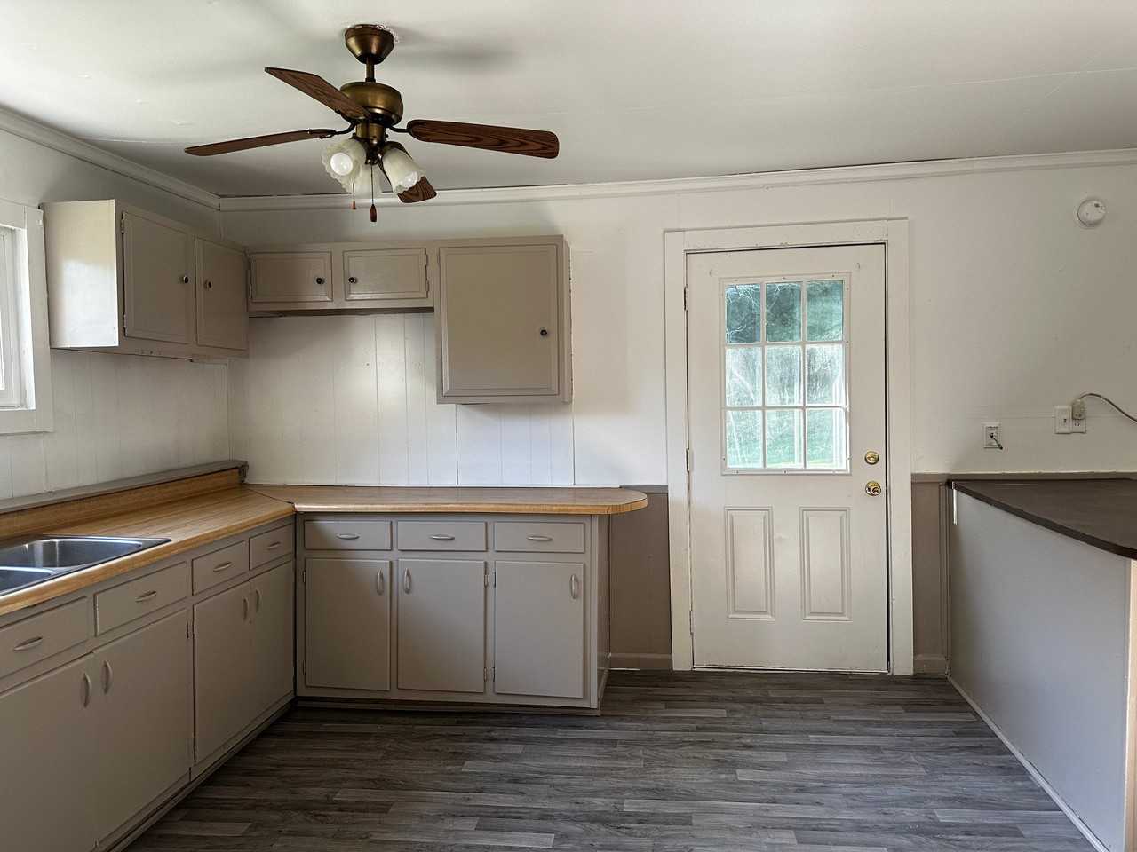 983 Laura Mae Dr - Photo 4 of 13