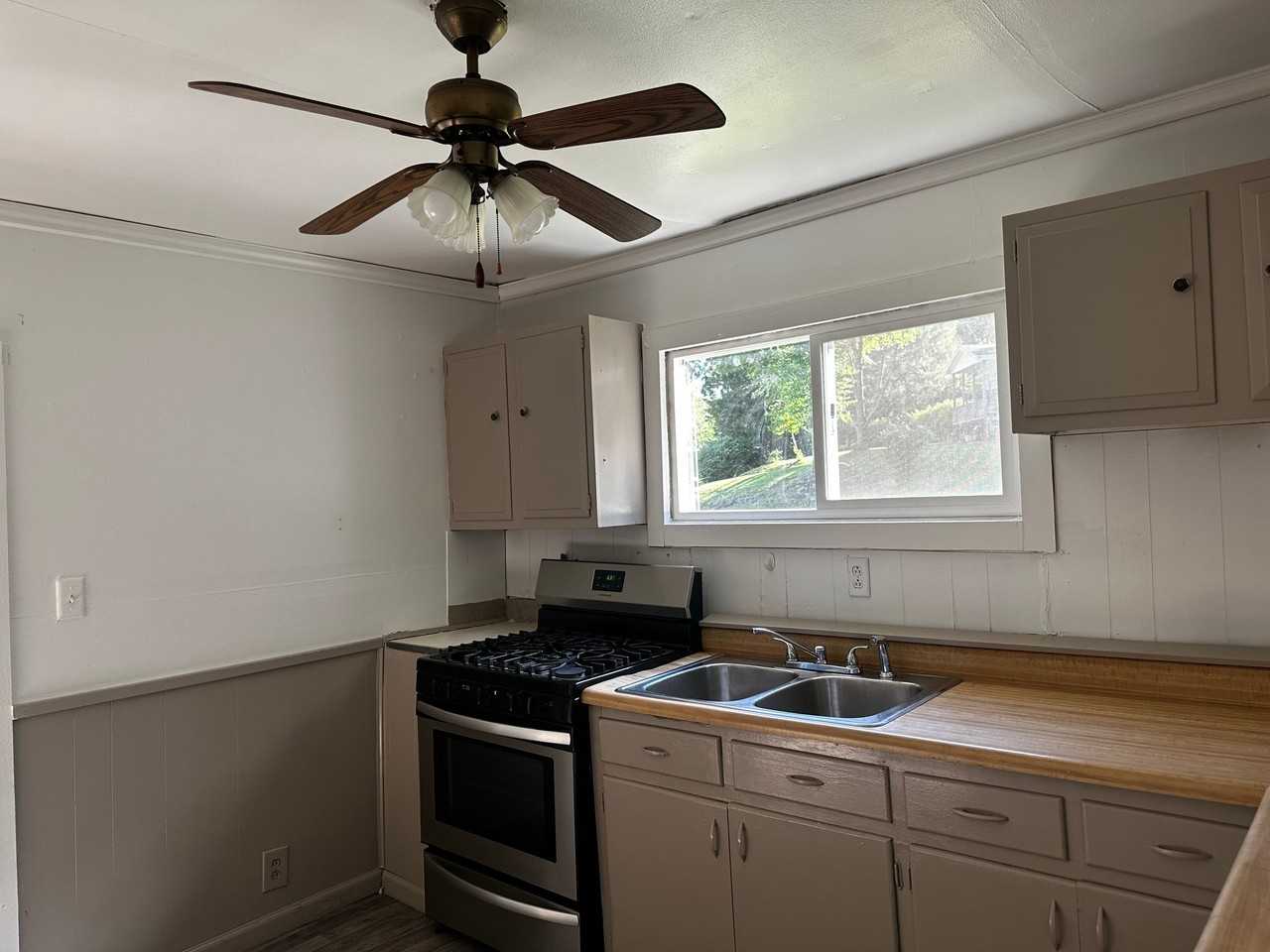 983 Laura Mae Dr - Photo 5 of 13