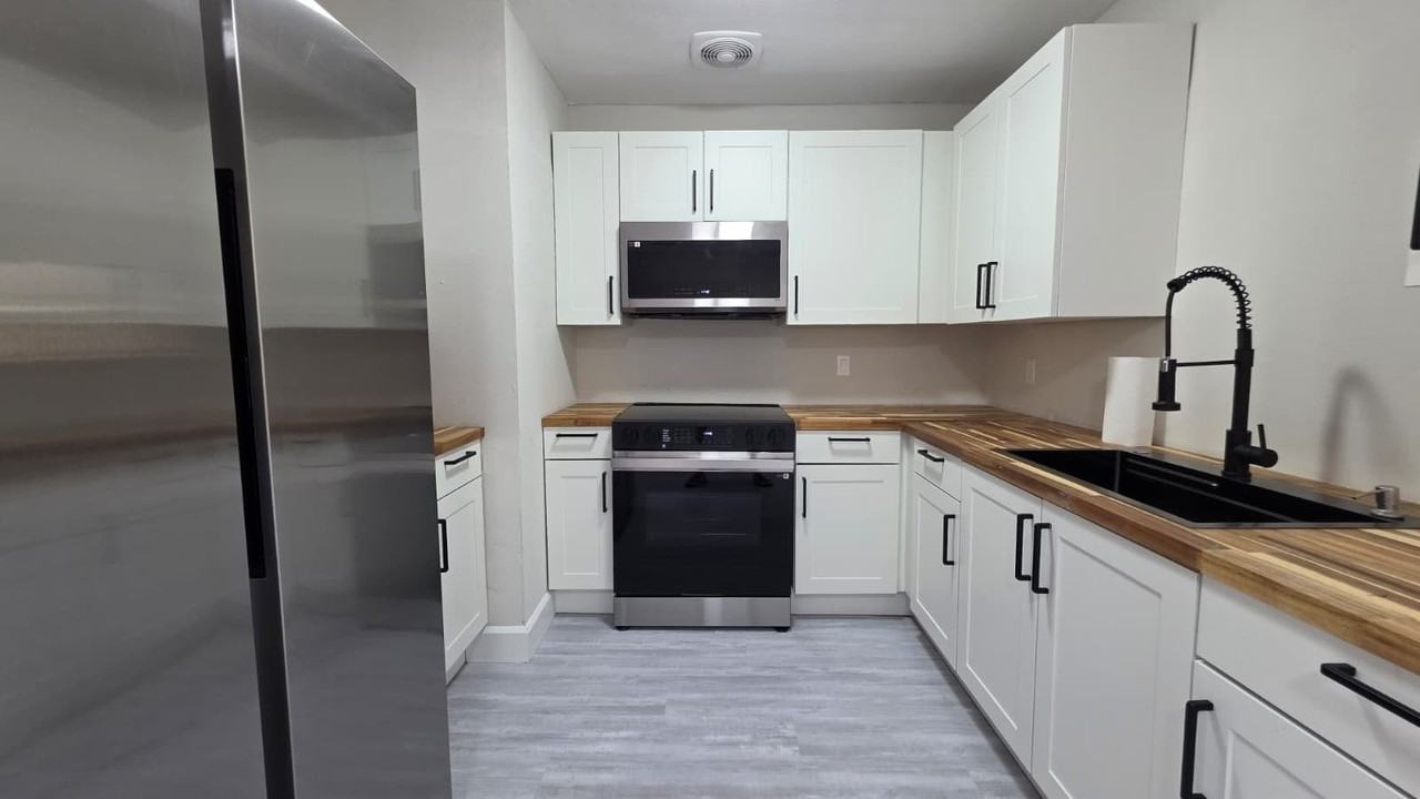 3624 Westwood Rd ##Fl - Photo 4 of 5