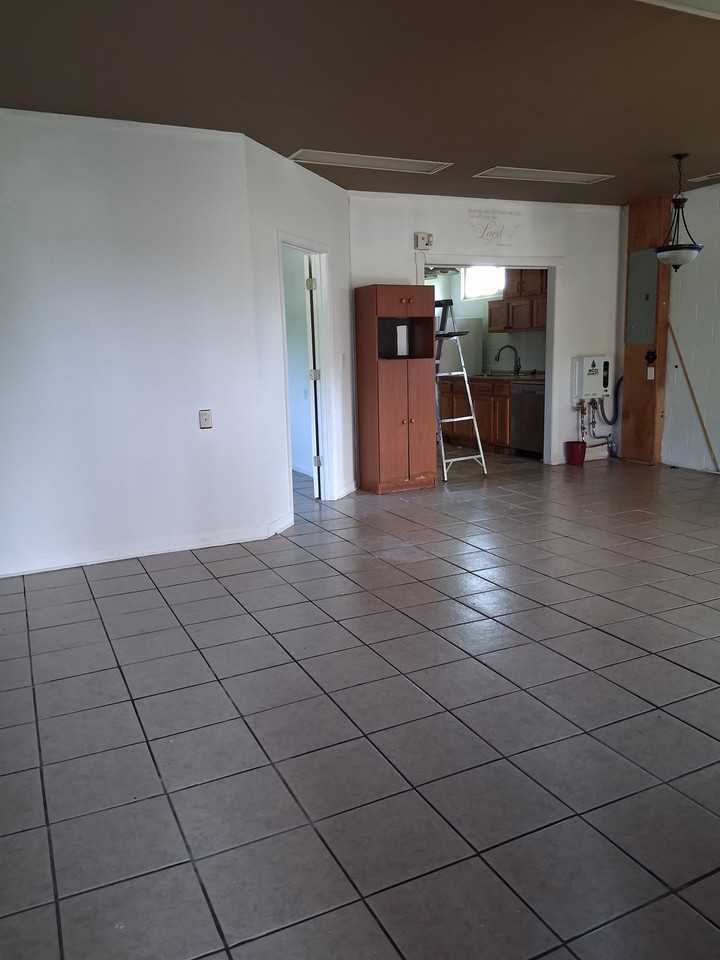 3256 Irvine Rd - Photo 2 of 8