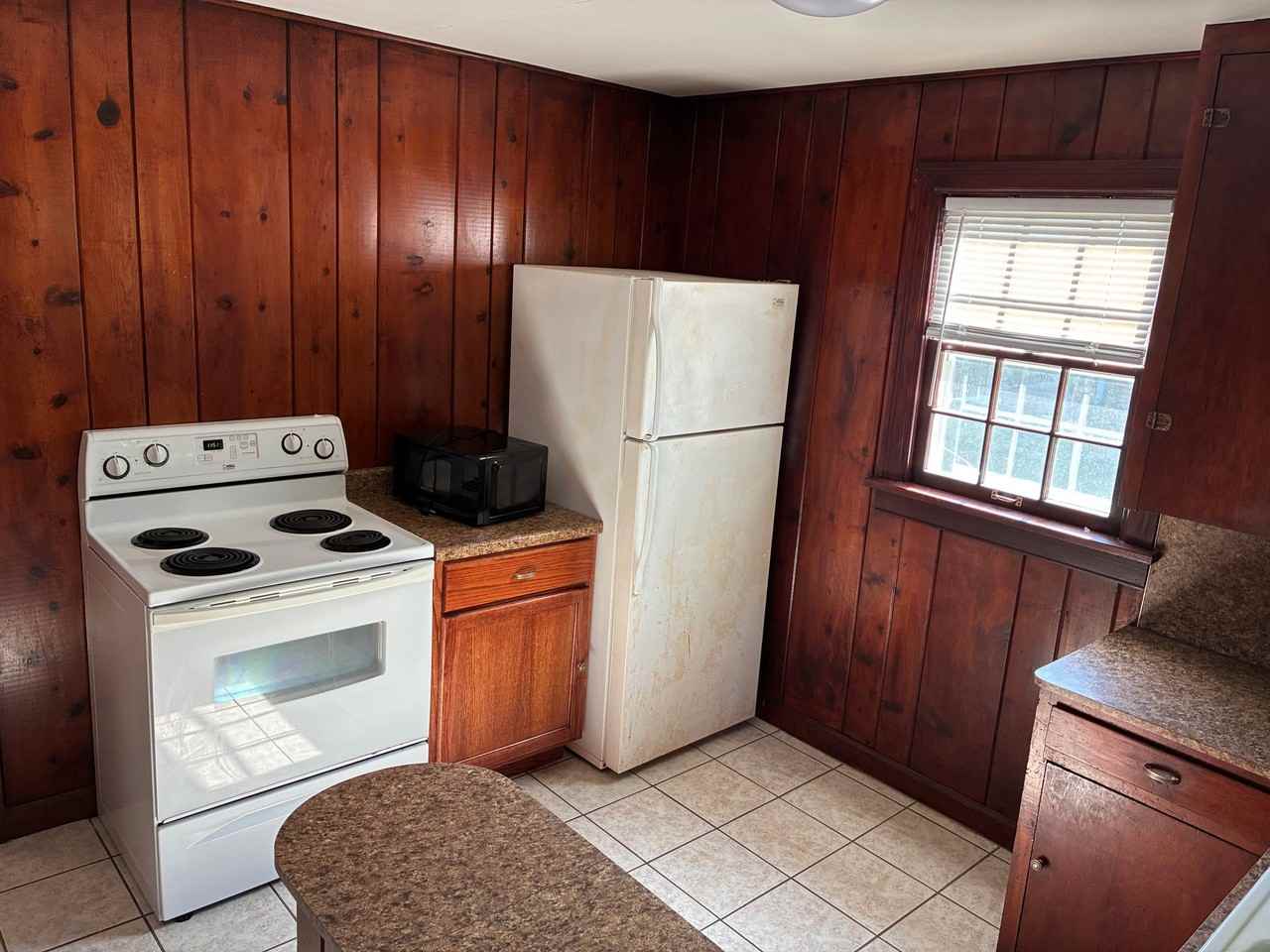 215 W Jasper St - Photo 6 of 11