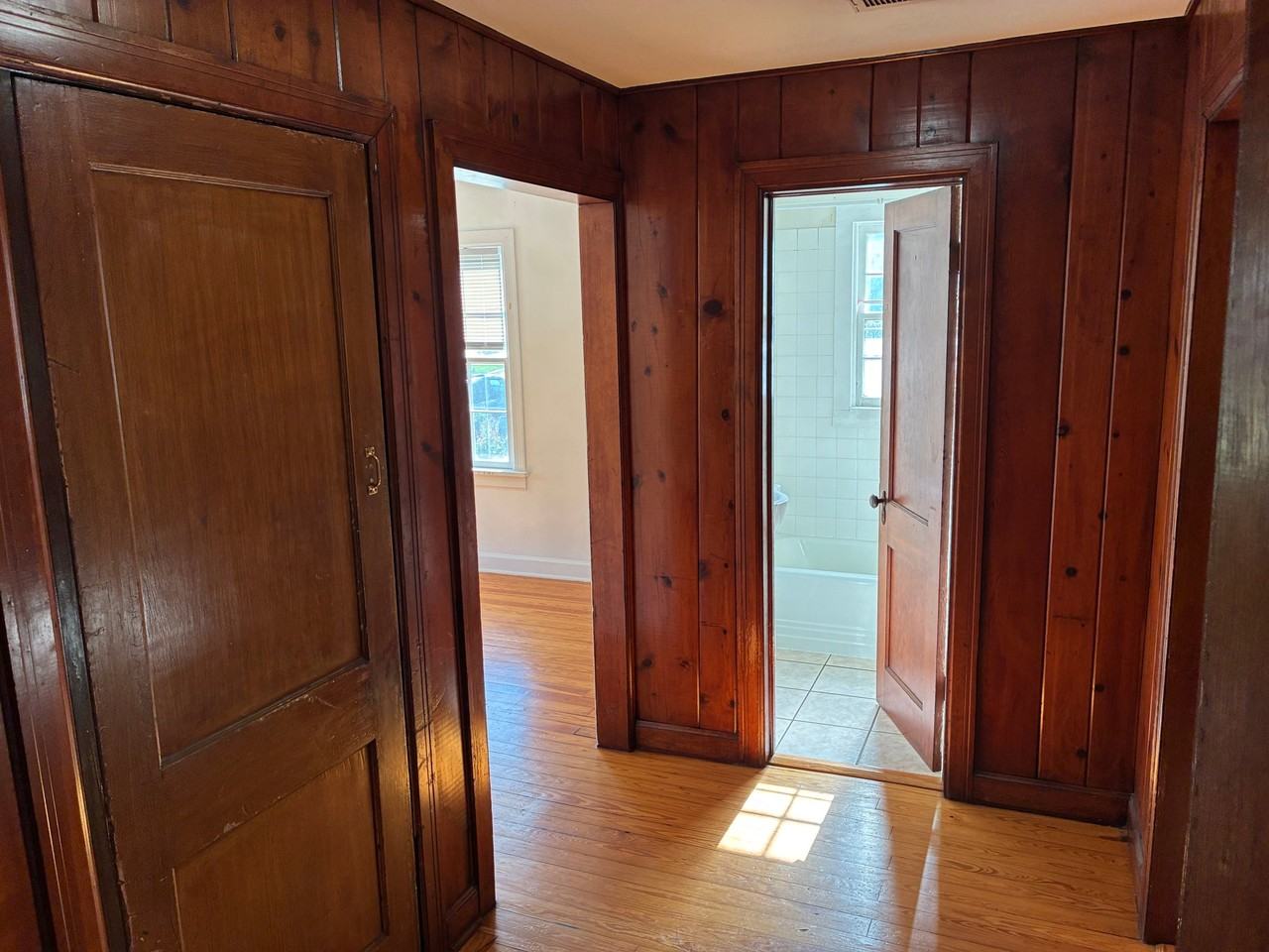 215 W Jasper St - Photo 7 of 11